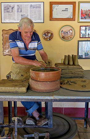 Casa del Alfarero pottery house in Trinidad