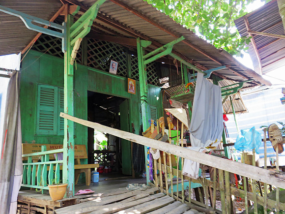 Colorful home in Tan Chau