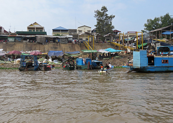 Kampong Chhnang floating village in the Tonle Sap Lake