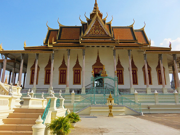 Silver Pagoda (the floor is covered with 5 tons of silver)