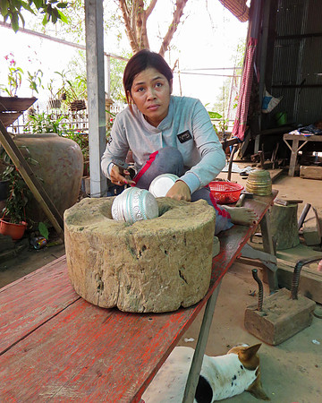Silversmith at Koh Chen village