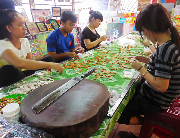 Making caramel candies