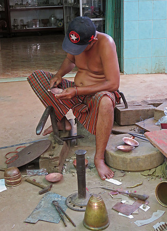 Silversmith at Koh Chen village