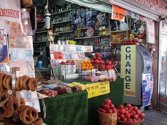 Bagels and fresh fruit